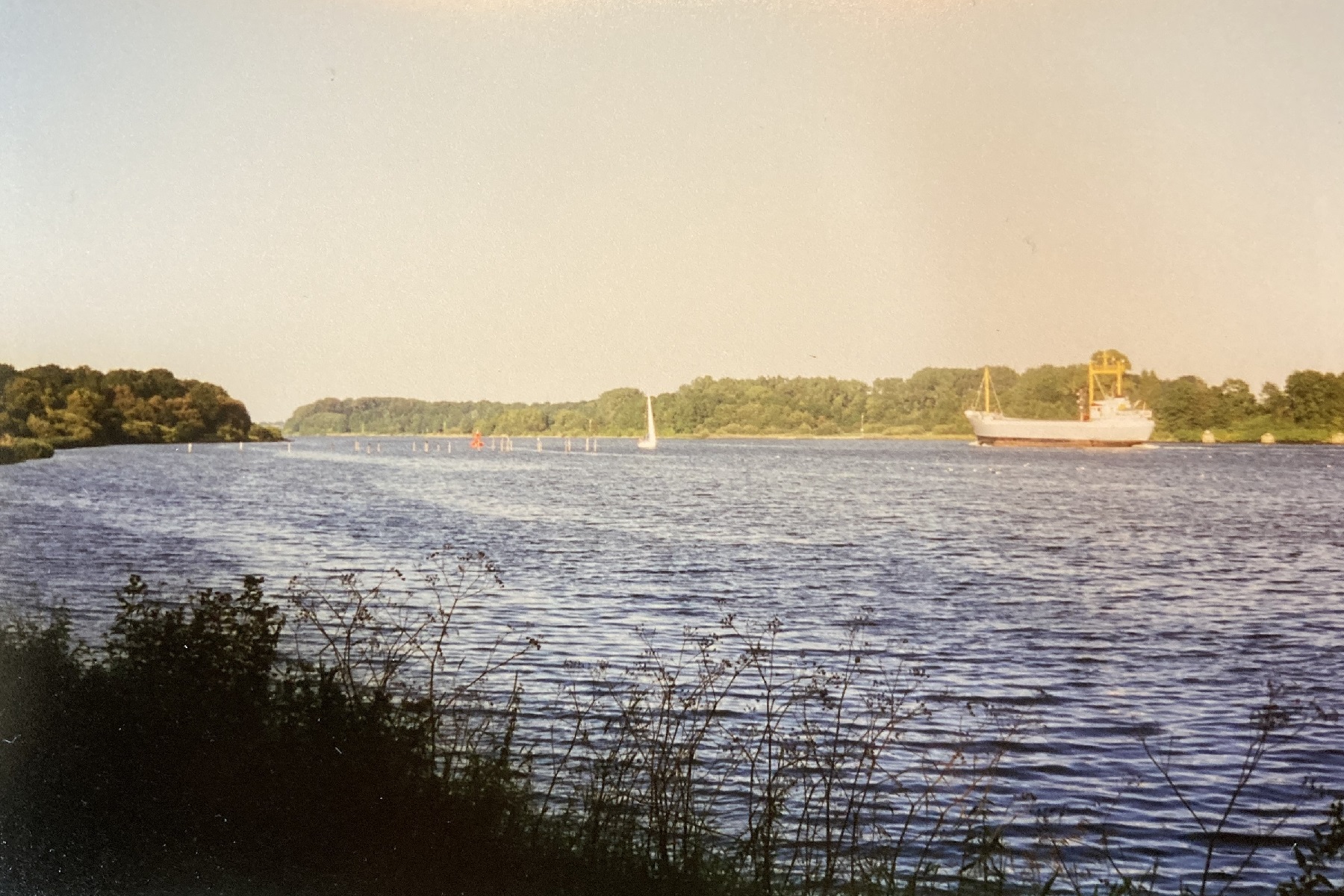 Am Nord-Ostsee-Kanal entlang